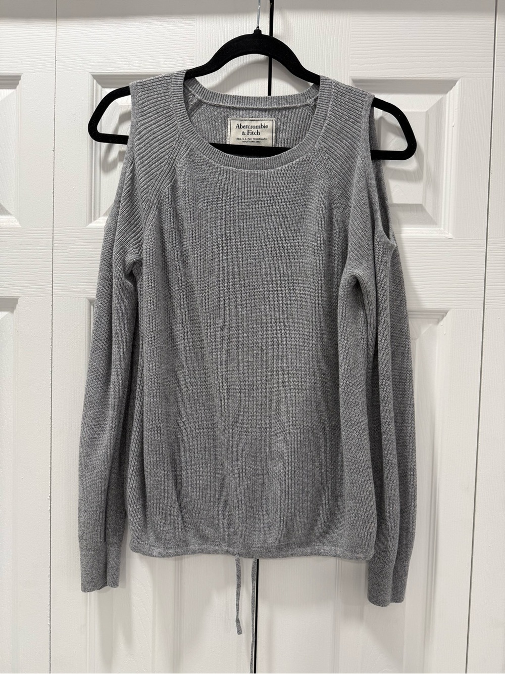 Abercrombie & Fitch Light Gray Cold-Shoulder Ribbed Crew Sweater
